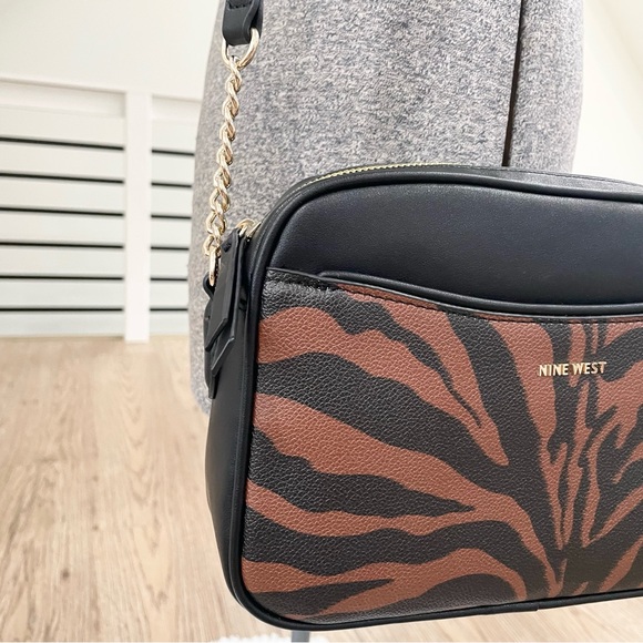 NWT Nine West black tan and gold tiger print Crossbody bag - Picture 3 of 5